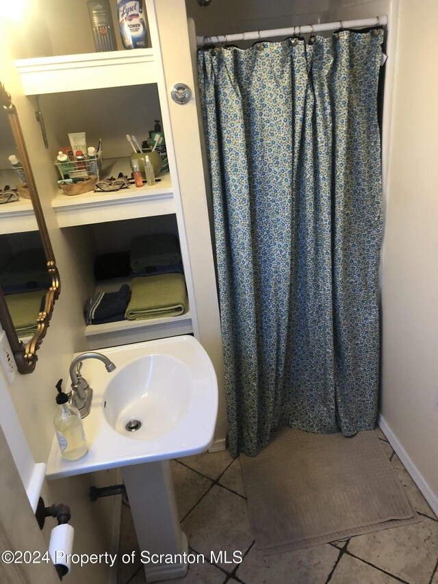 bathroom featuring tile patterned floors, sink, and a shower with shower curtain