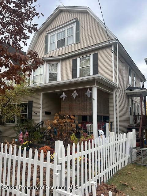 825 Prescott Ave, Scranton, PA 18510 - view of front facade with a gambrel roof, a porch, and a fenced front yard