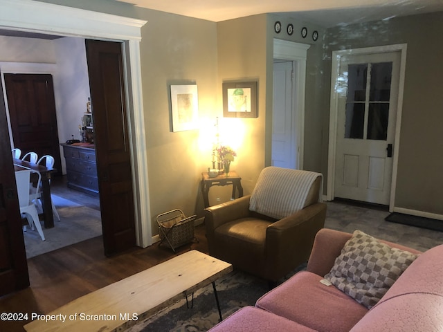 825 Prescott Ave, Scranton, PA 18510 - living room featuring baseboards