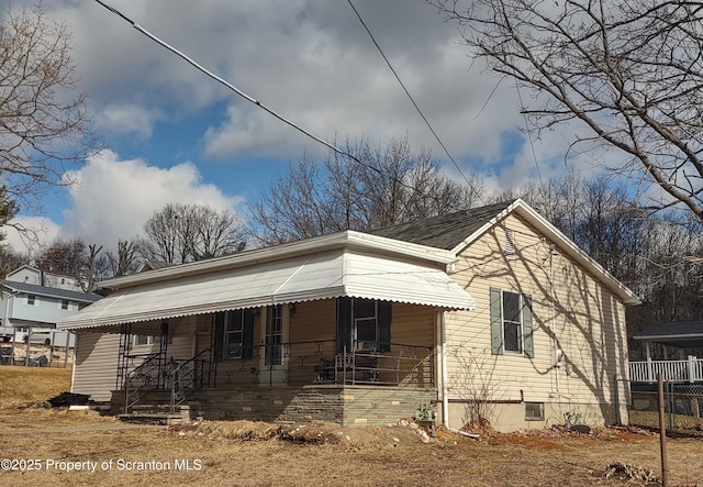 view of front of house featuring a porch and crawl space