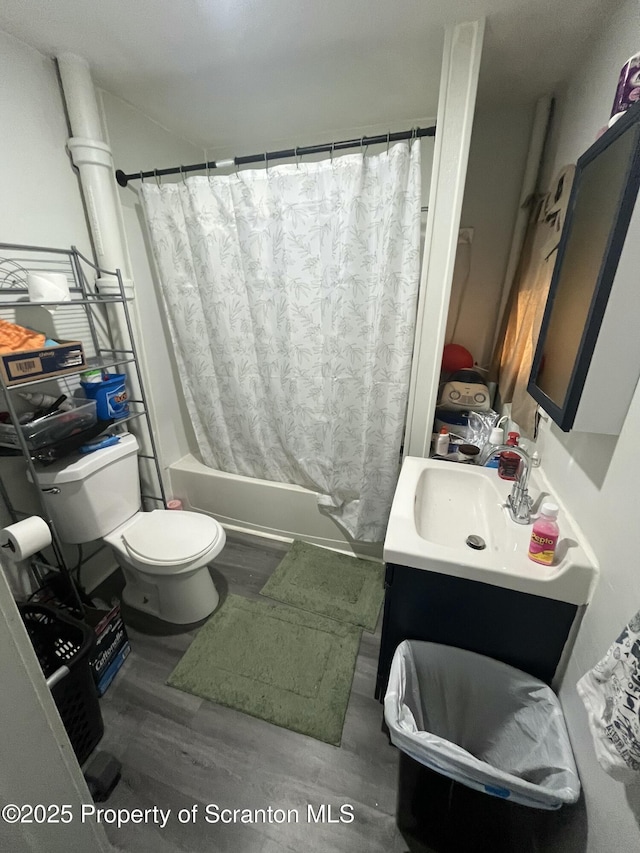 717719 Cedar Ave, Scranton, PA 18505 - bathroom with toilet, vanity, shower / bath combination with curtain, and wood finished floors