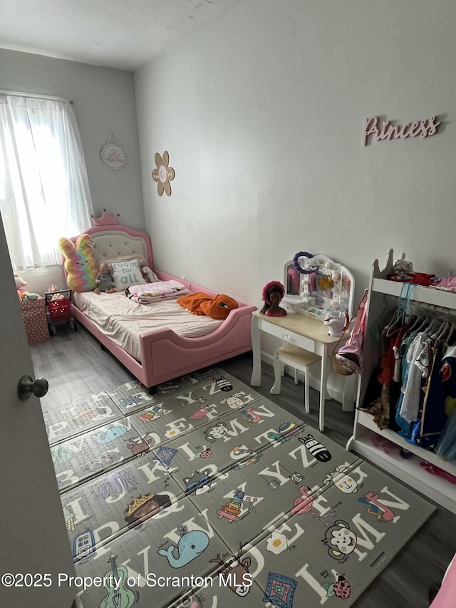 717719 Cedar Ave, Scranton, PA 18505 - bedroom with wood finished floors