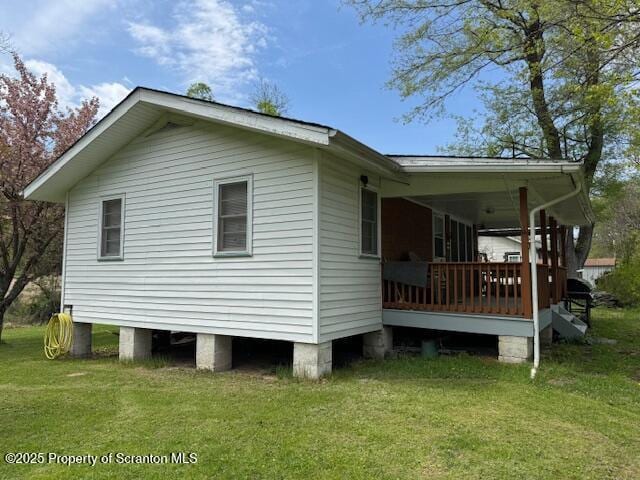 view of side of home featuring a lawn