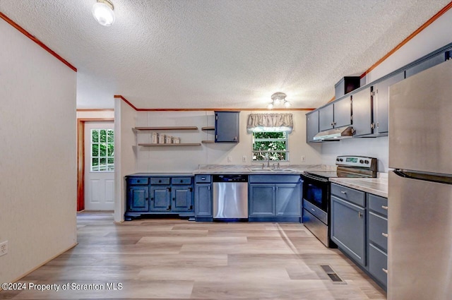 kitchen with a textured ceiling, stainless steel appliances, sink, blue cabinetry, and light hardwood / wood-style flooring