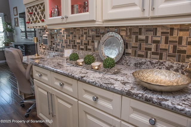 224 Shadow Wood Cir, Archbald, PA 18403 - details featuring tasteful backsplash, bar area, wood finished floors, and a sink