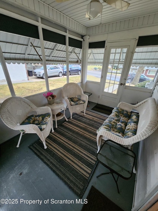 sunroom with a ceiling fan