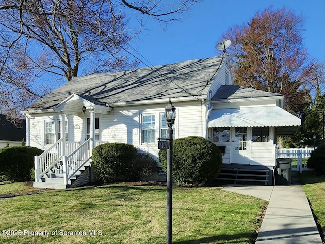 view of front of house with a front yard