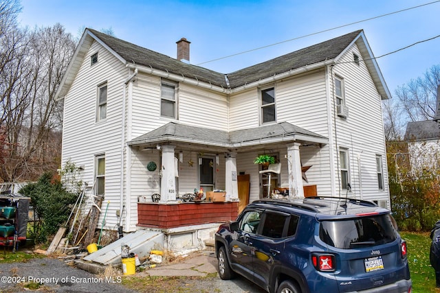 view of front of property featuring a porch