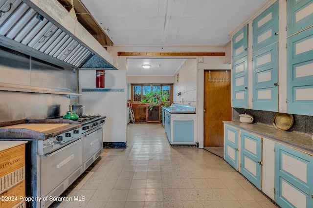 kitchen featuring ventilation hood, blue cabinets, crown molding, and stainless steel stove