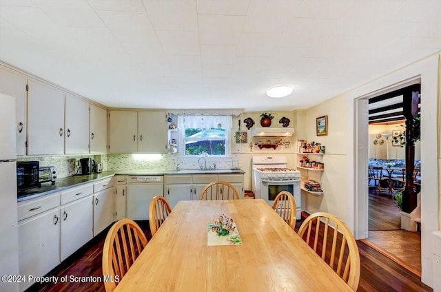 dining room featuring dark hardwood / wood-style floors and sink