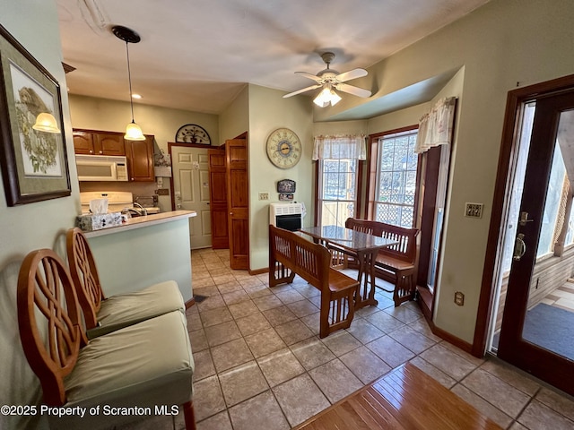 dining area with ceiling fan