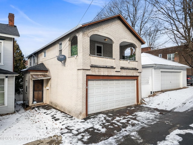 view of front facade with a garage