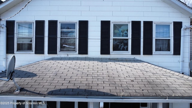 entrance to property with roof with shingles