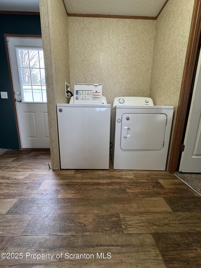 washroom featuring dark hardwood / wood-style floors, independent washer and dryer, and ornamental molding