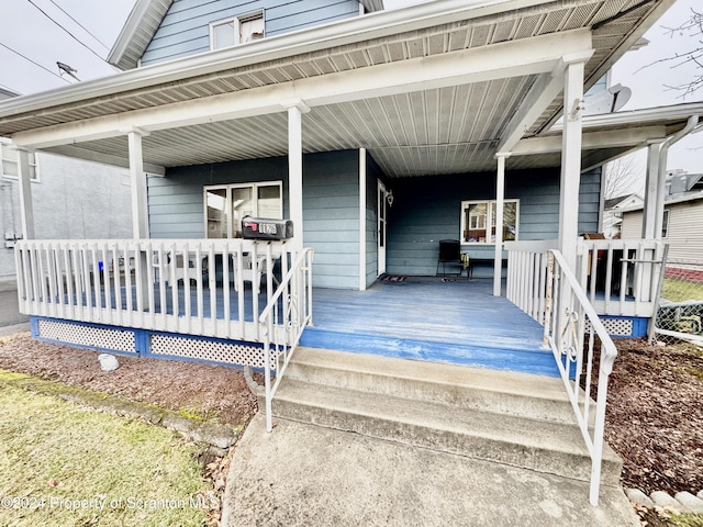 entrance to property featuring a porch