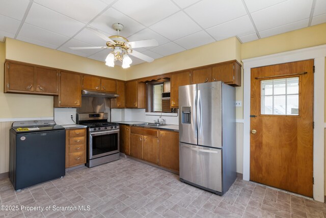 81 Rees St, Wilkes-Barre, PA 18702 - kitchen featuring appliances with stainless steel finishes, under cabinet range hood, a paneled ceiling, washer / dryer, and a ceiling fan