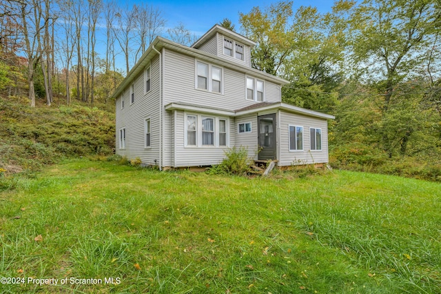 back of house featuring a yard