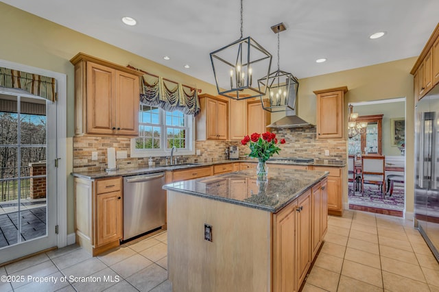 kitchen featuring a sink, light tile patterned floors, an inviting chandelier, and stainless steel appliances