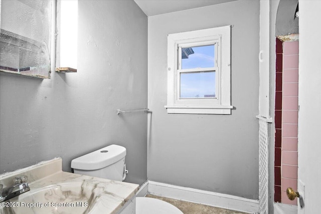 full bathroom featuring baseboards, vanity, and toilet