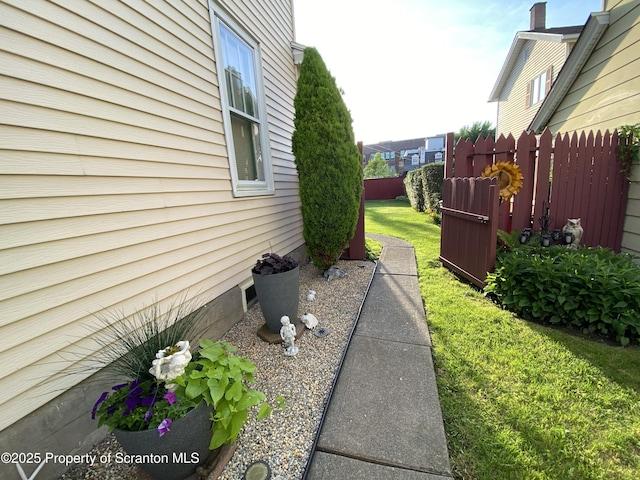 906 Cedar Ave, Scranton, PA 18505 - view of yard