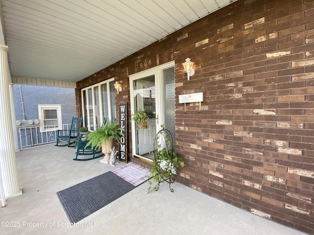 906 Cedar Ave, Scranton, PA 18505 - doorway to property featuring a porch