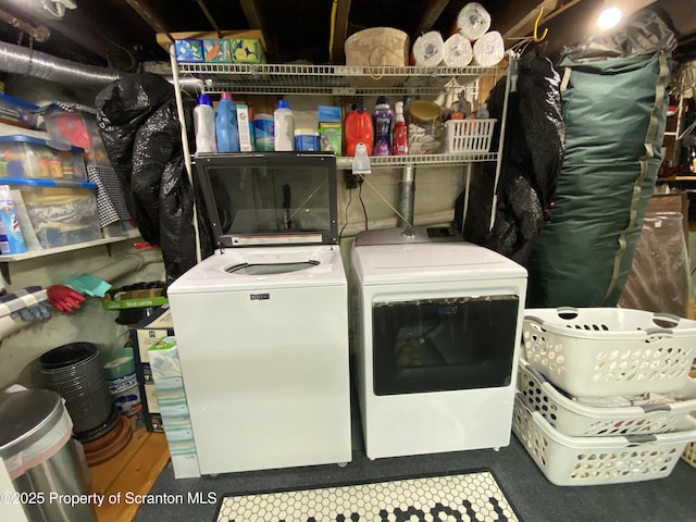 906 Cedar Ave, Scranton, PA 18505 - washroom with washer and clothes dryer