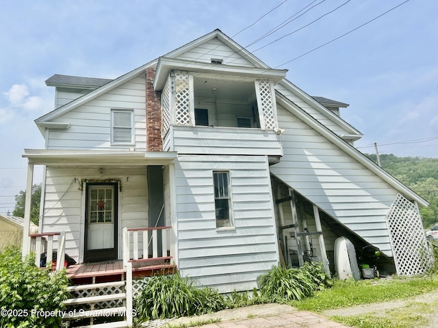 view of front of house featuring a balcony