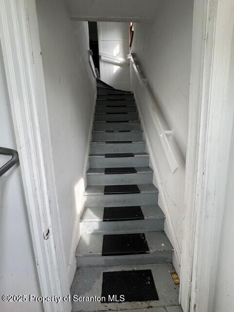 1449 Dickens St, Scranton, PA 18504 - view of stairway