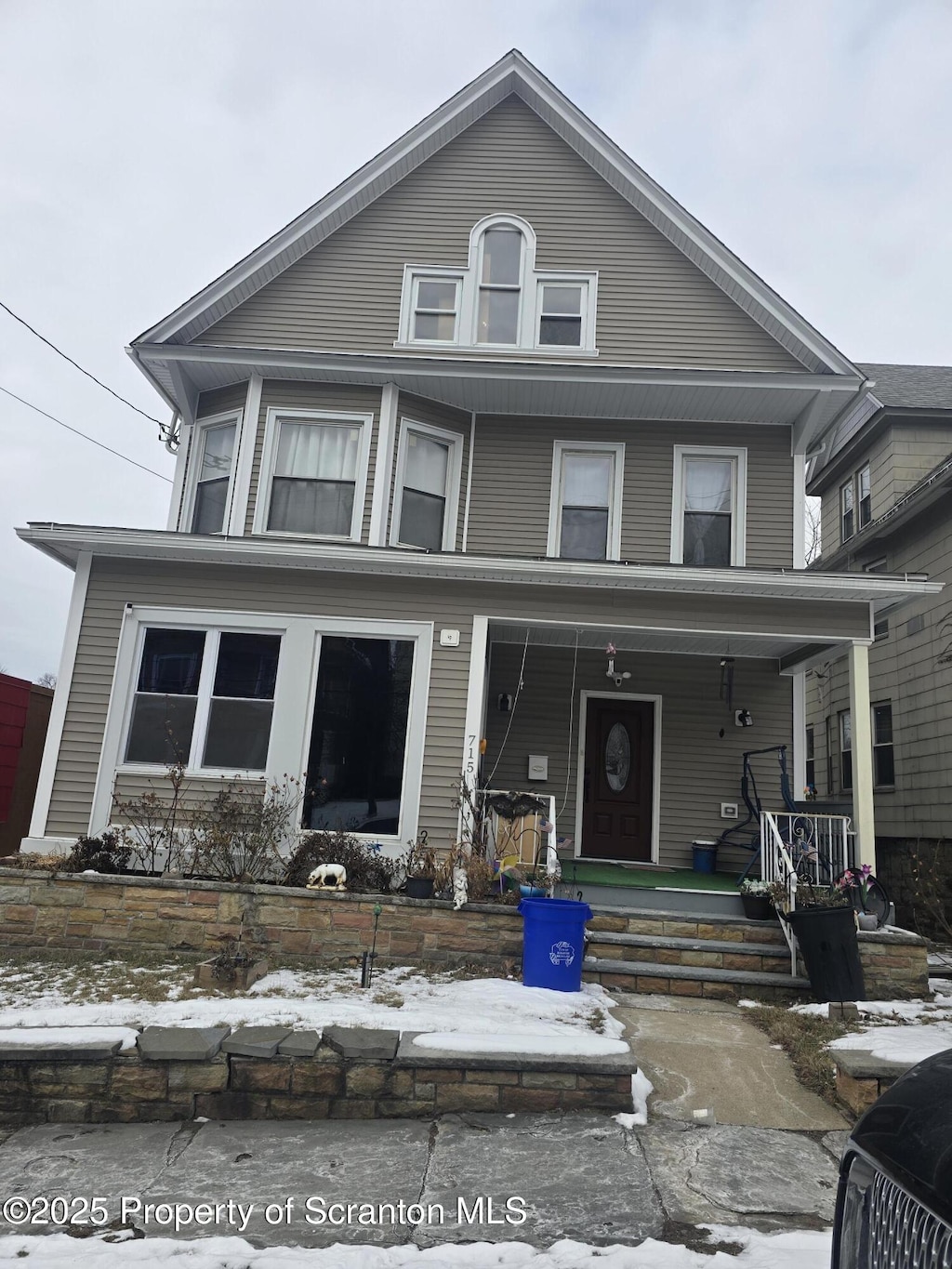 view of front facade with a porch