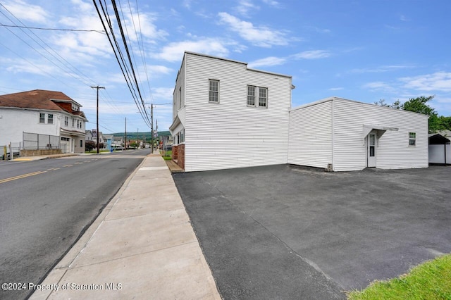 936 Main St, Peckville, PA 18452 - exterior space