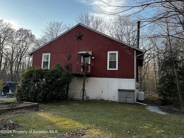 view of side of home featuring a yard