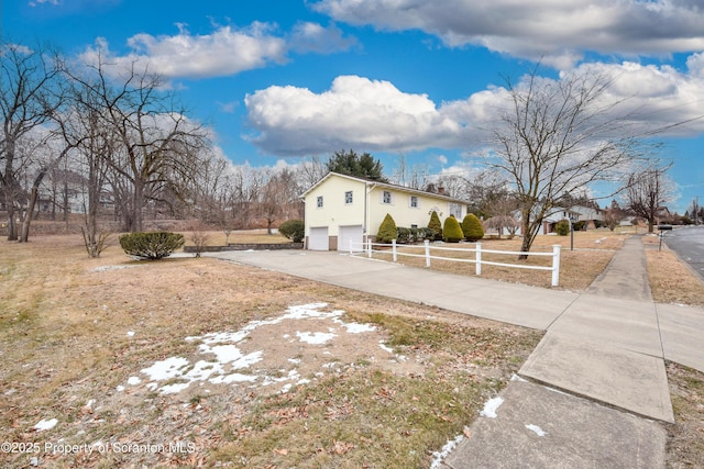 view of front of property featuring a front yard and a garage