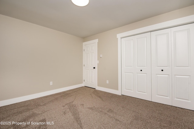 unfurnished bedroom with carpet flooring and a closet