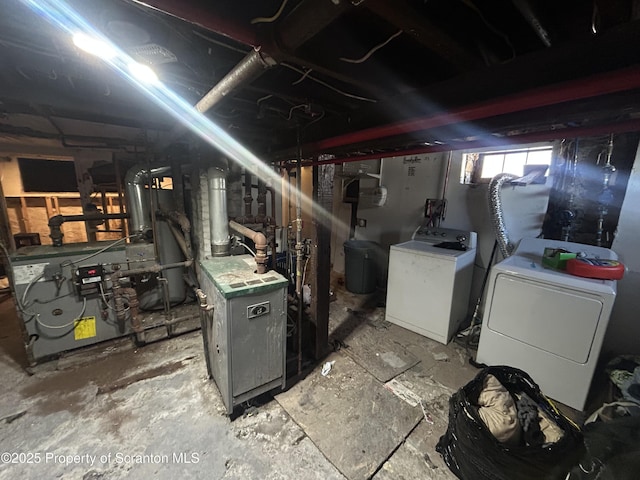 basement featuring independent washer and dryer