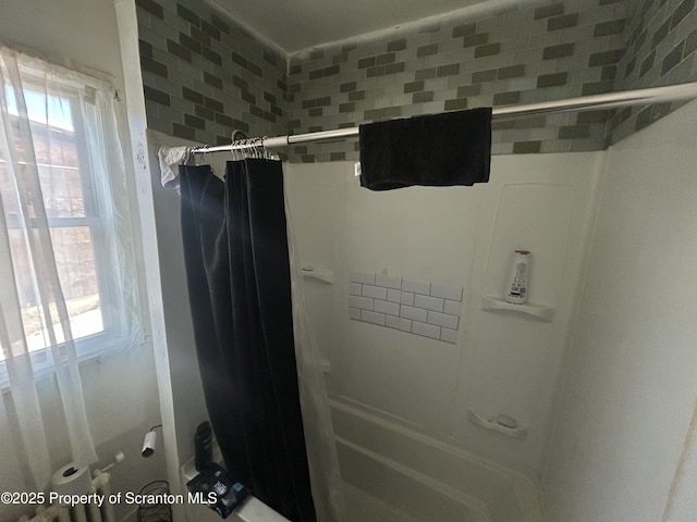 bathroom with shower / tub combo with curtain