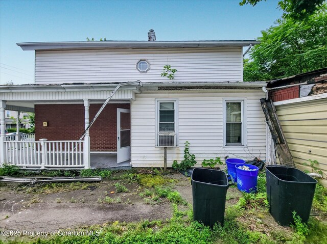 608 E Market St, Scranton, PA 18509 - back of property featuring a porch