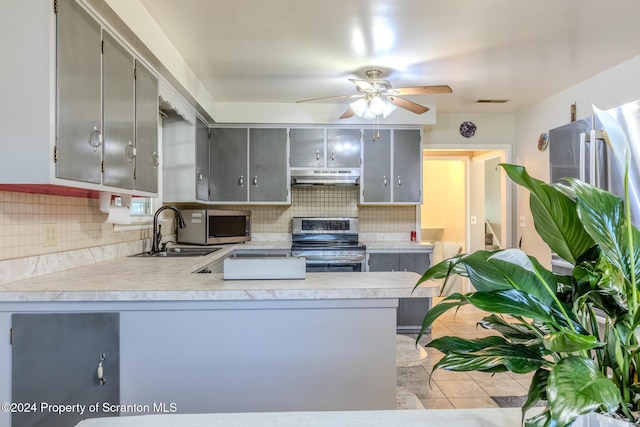 kitchen featuring gray cabinets, sink, kitchen peninsula, and stainless steel appliances