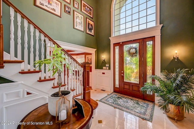 foyer featuring a high ceiling