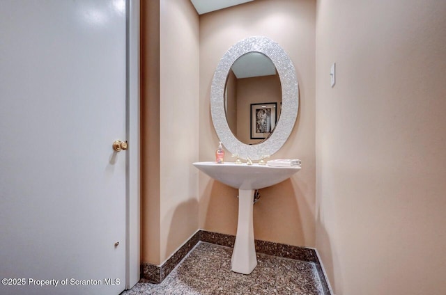 119 Glenmaura Dr, Moosic, PA 18507 - bathroom with baseboards