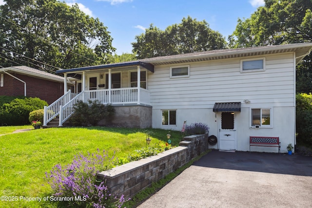 2807 S Webster Ave, Scranton, PA 18505 - ranch-style home featuring a porch and a front lawn