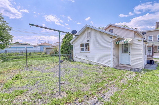 326 Neptune Pl, Scranton, PA 18505 - back of property