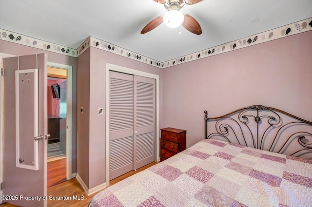 592 Gravel Pond Rd, Clarks Summit, PA 18411 - bedroom with a closet, wood finished floors, and a ceiling fan