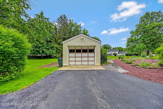 592 Gravel Pond Rd, Clarks Summit, PA 18411 - detached garage featuring asphalt driveway