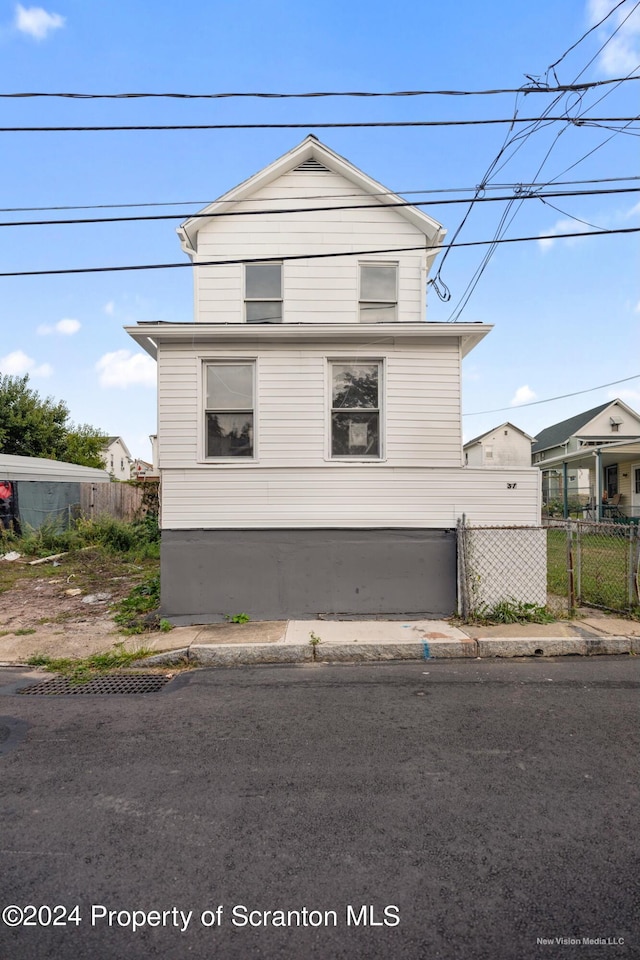 view of front of property