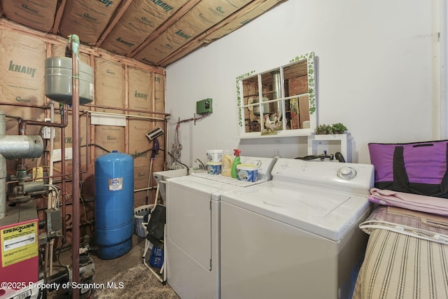 laundry room with washing machine and dryer