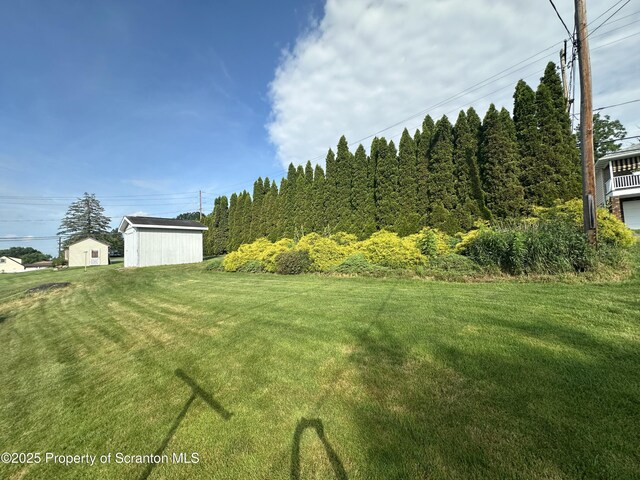 290 Holly Ln, Sturges, PA 18447 - view of grassy yard