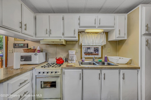 35 Cedar Dr, Covington Twp, PA 18424