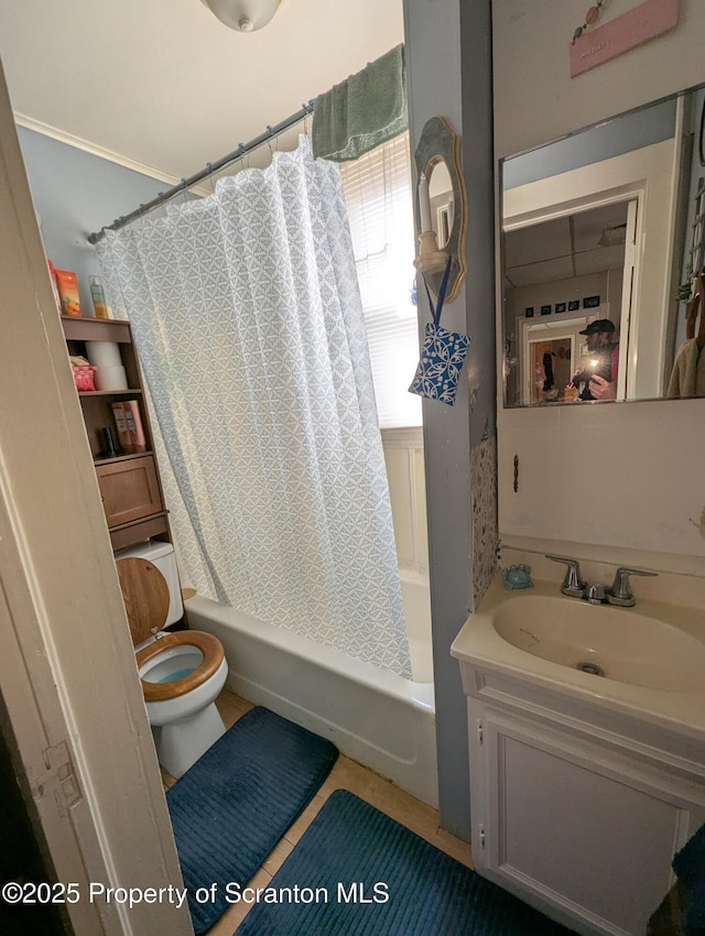 846 Capouse Ave, Scranton, PA 18509 - bathroom featuring shower / tub combo with curtain, vanity, and toilet