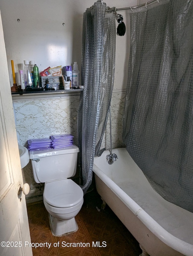 846 Capouse Ave, Scranton, PA 18509 - bathroom with toilet and shower / bath combo with shower curtain