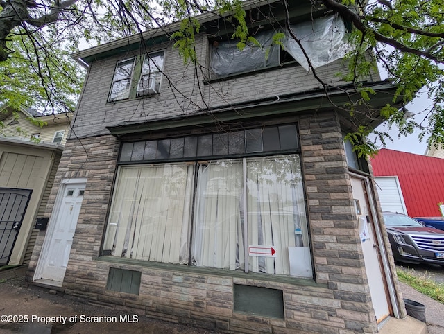846 Capouse Ave, Scranton, PA 18509 - view of side of property with stone siding